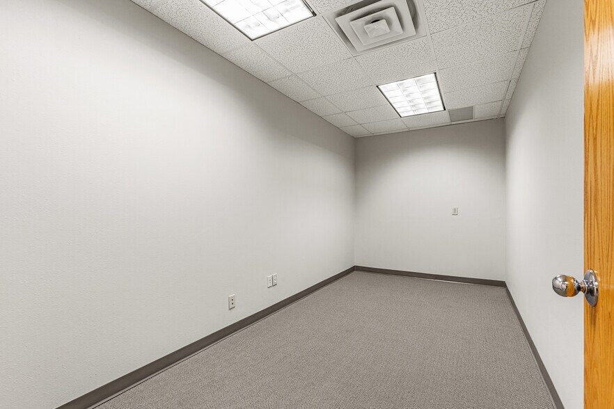 More Photos Of 8330-8350 Meadow Rd, Dallas Office For Sale