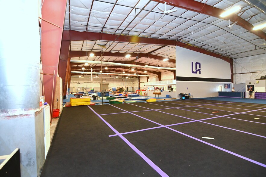 More Photos Of 2121 Battlefield Pky, Murfreesboro Showroom For Sale