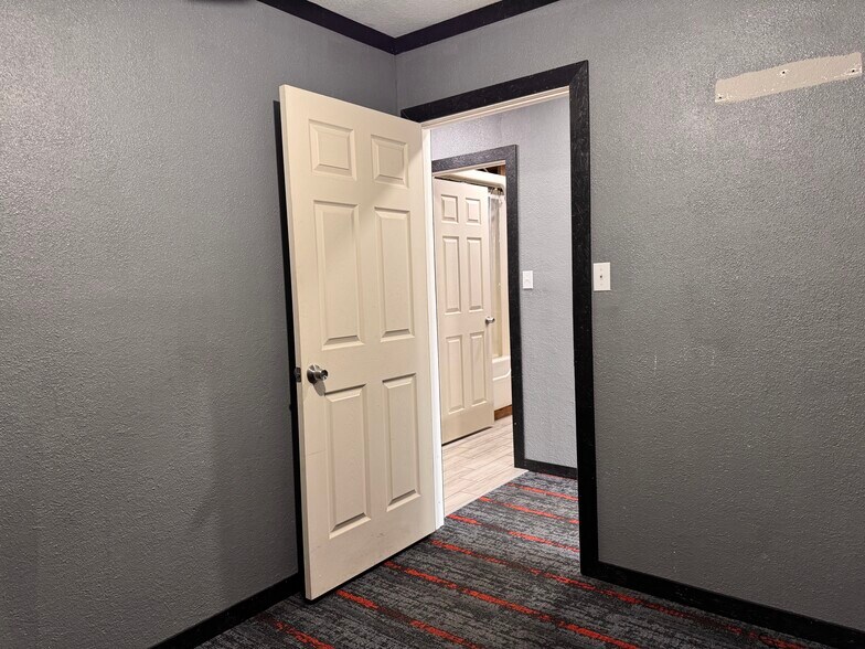 More Photos Of 603 Lake Murray Dr E, Ardmore Flex For Sale