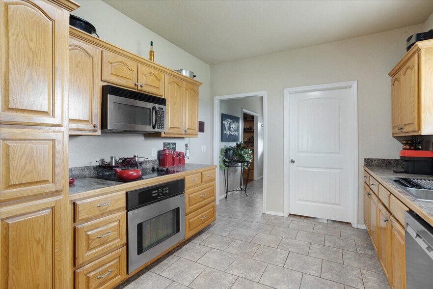 More Photos Of 1150 Platter Cutoff Rd, Calera Flex For Sale