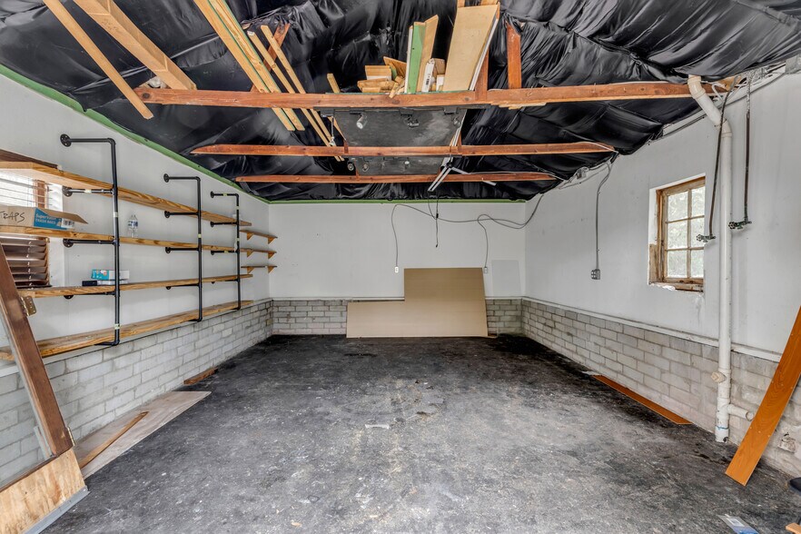 More Photos Of 304 Flagler Ave, New Smyrna Beach Storefront For Sale