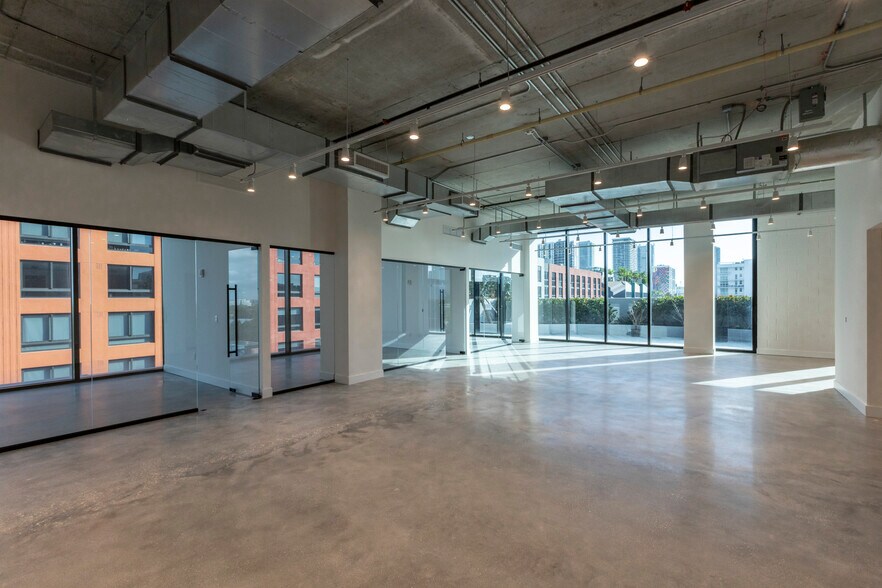 More Photos Of 127 NW 27th St, Miami Unknown For Lease