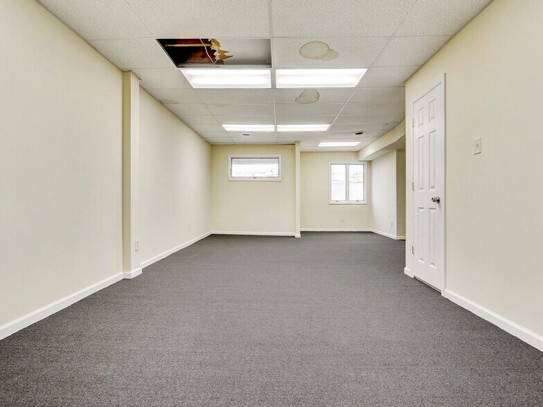 More Photos Of 1919 Deer Park Ave, Deer Park Office For Sale