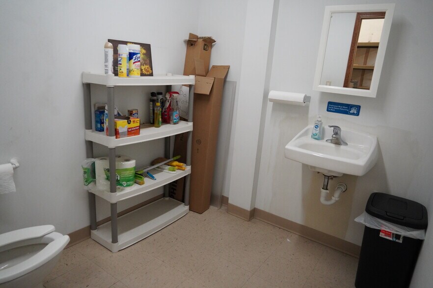 More Photos Of 304 Smith Ave, Elwood General Retail For Sale