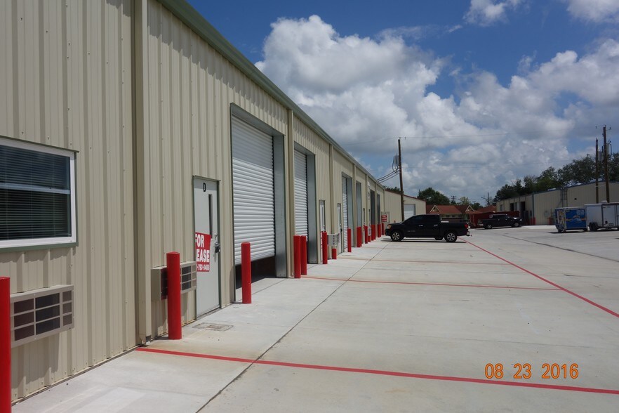 More Photos Of 2260 Dickinson Ave, Dickinson Warehouse For Lease