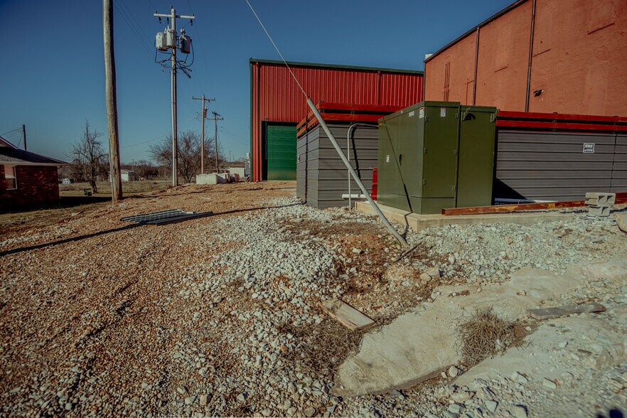 More Photos Of 103 N. Clarady, Wanette Industrial For Sale