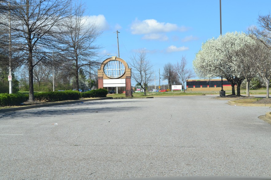 More Photos Of 3830 Hickory Hill Rd, Memphis Supermarket For Sale
