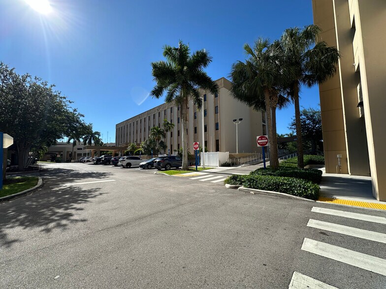 More Photos Of 11880 Bird Rd, Miami Medical For Lease