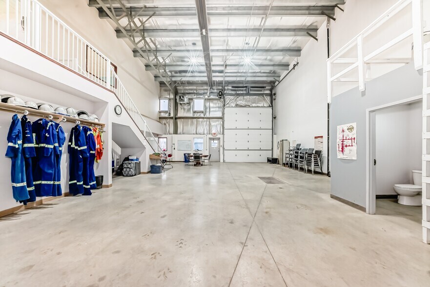 More Photos Of 116 Orchard Way, Strathmore Service For Lease