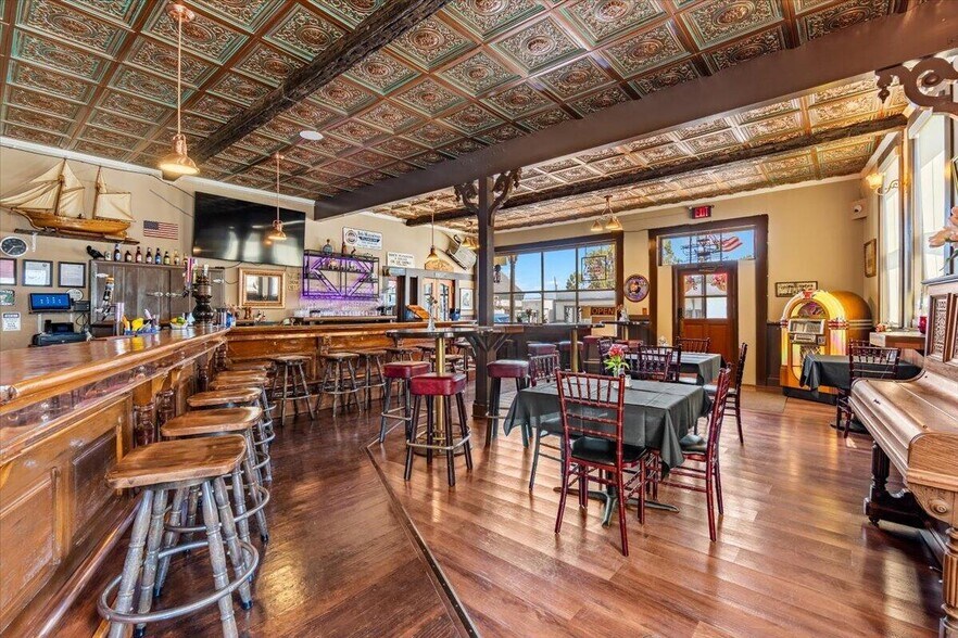 More Photos Of 315 Main St, Ferndale Hotel For Sale
