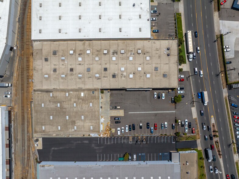 More Photos Of 2042 Garfield Ave, Commerce Manufacturing For Sale