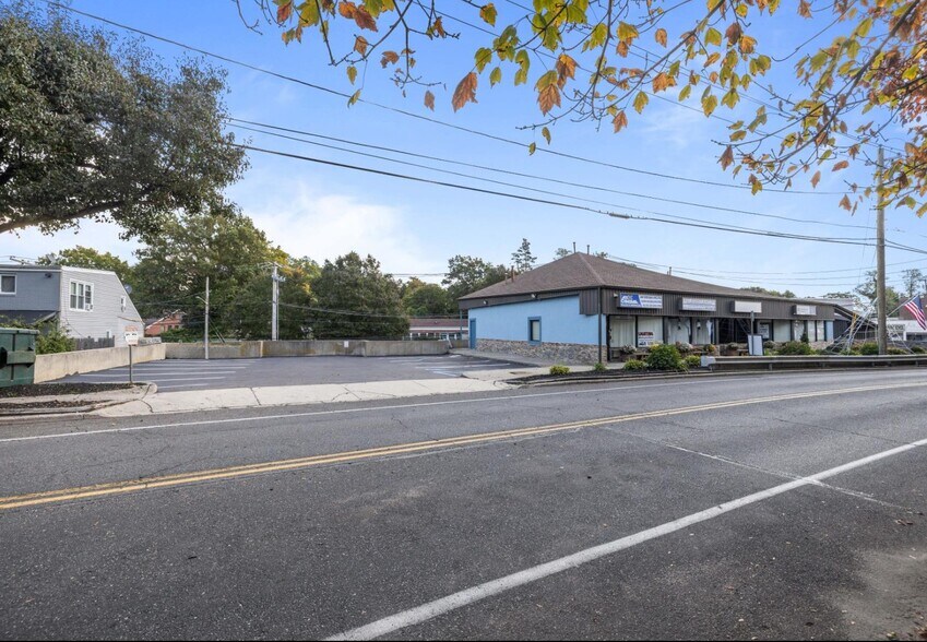 More Photos Of 120-124 Laurel Rd, East Northport Freestanding For Sale