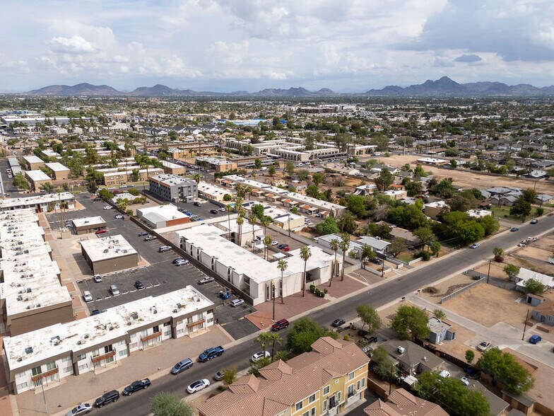 More Photos Of 2432 W Turney Ave, Phoenix Shelter For Sale