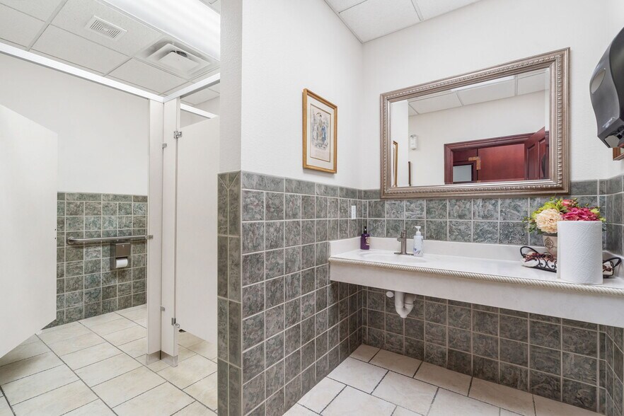 More Photos Of 2964 W Huntsville Ave, Springdale Medical For Lease
