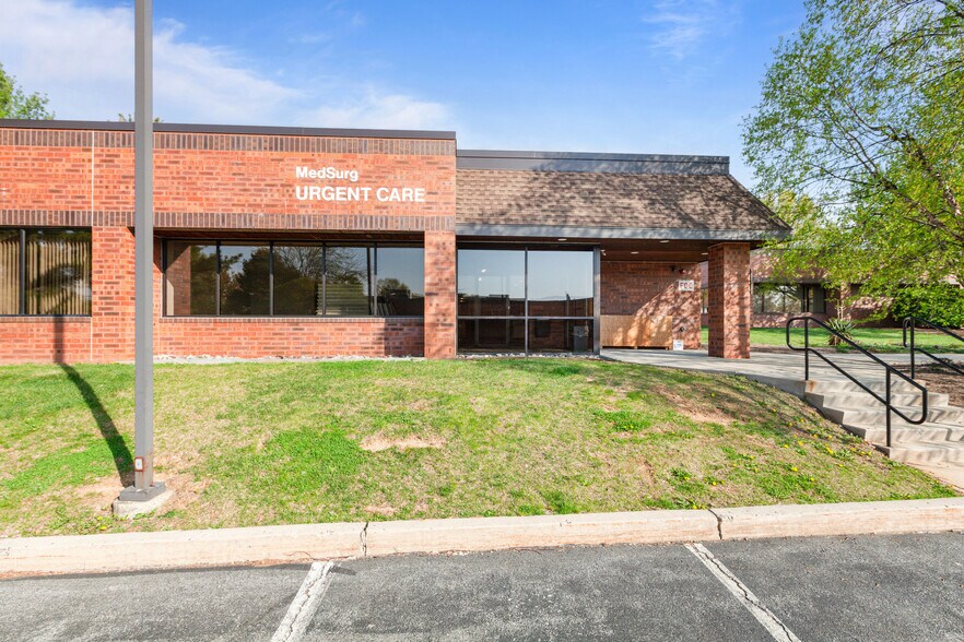 More Photos Of 1025 Berkshire Blvd, Wyomissing Medical For Lease