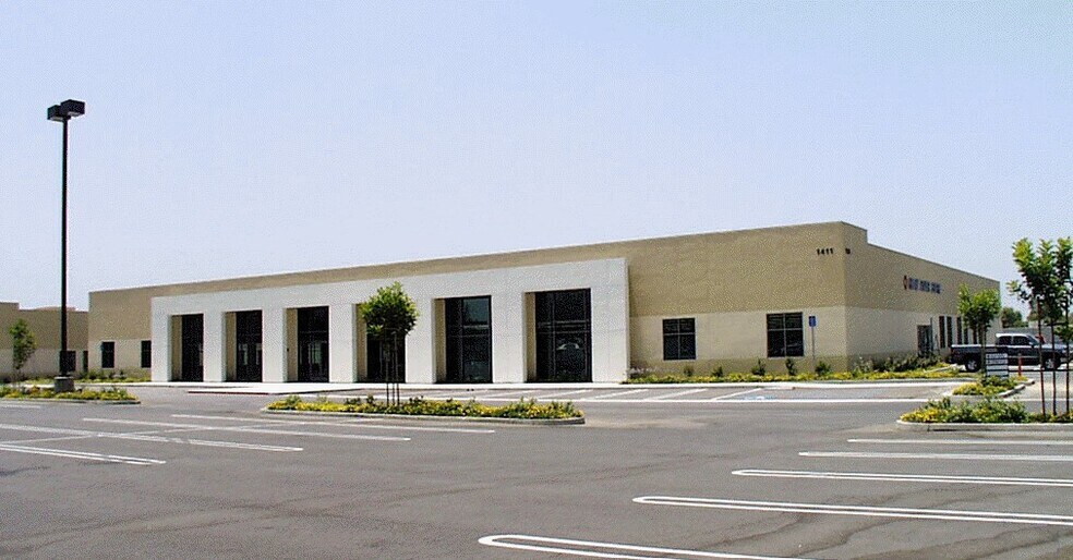 More Photos Of 1411 N Grand Ave, Covina Research And Development For Lease