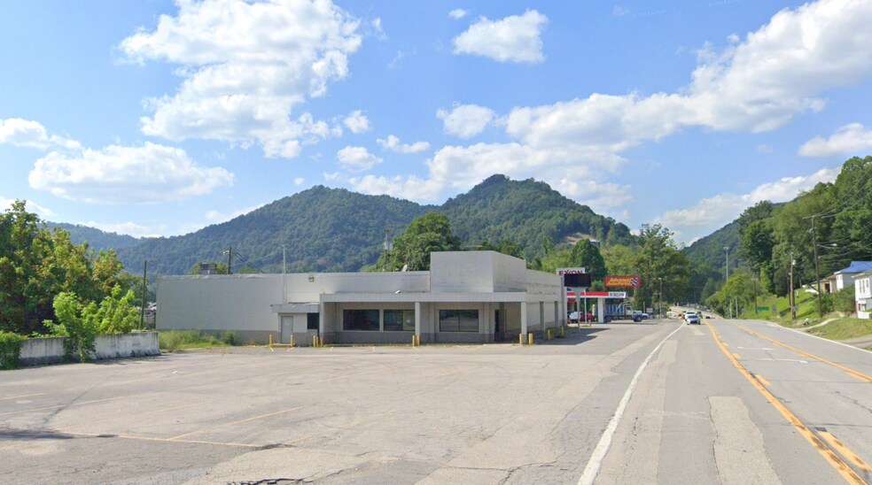 More Photos Of 5548 E DuPont Ave, Cedar Grove Supermarket For Lease