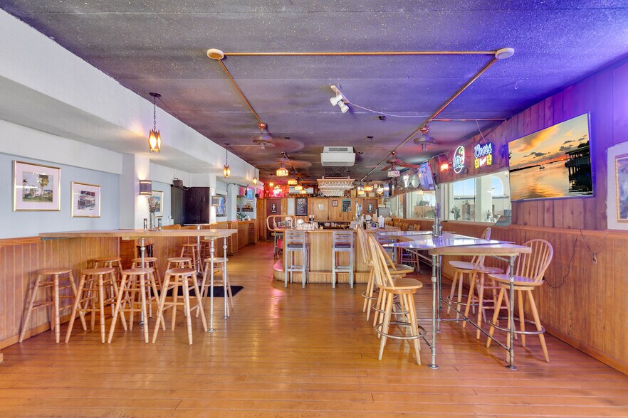 More Photos Of 700 Ocean Dr, Key Colony Beach Restaurant For Sale