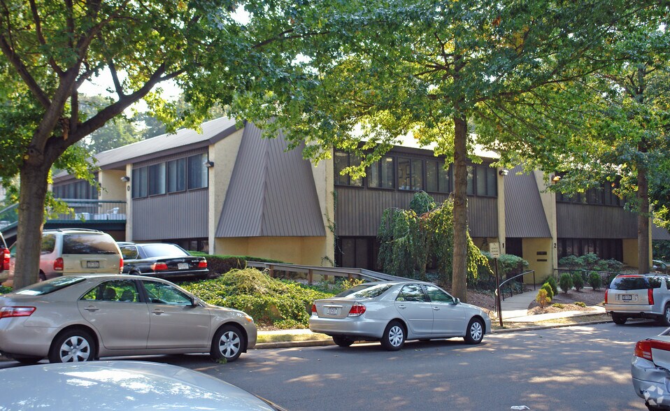 More Photos Of 200 W Carver St, Huntington Medical For Lease