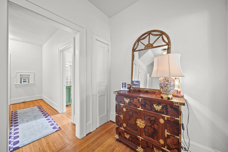 More Photos Of 610 Hawthorne Ln, Charlotte Office Residential For Sale