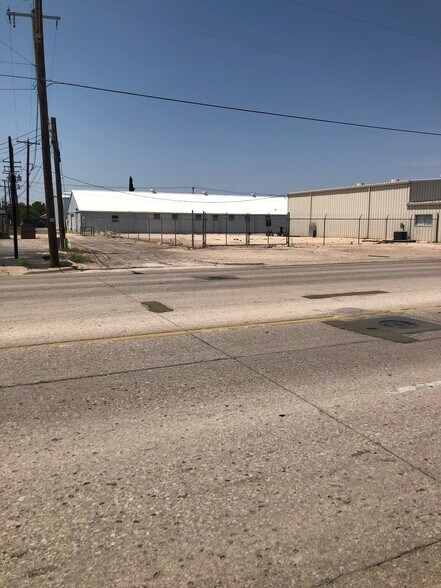 More Photos Of 1400 W 2nd St, Odessa Warehouse For Lease