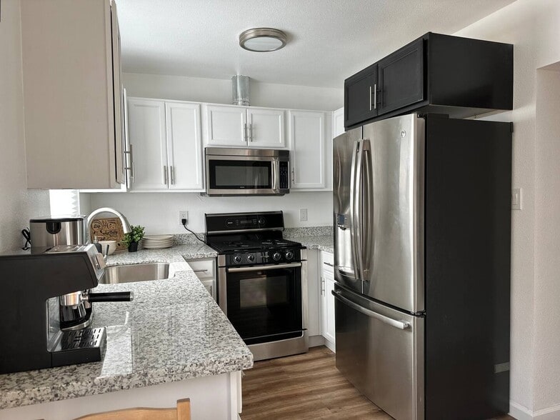 More Photos Of 600 Harbor Blvd, West Sacramento Warehouse For Sale