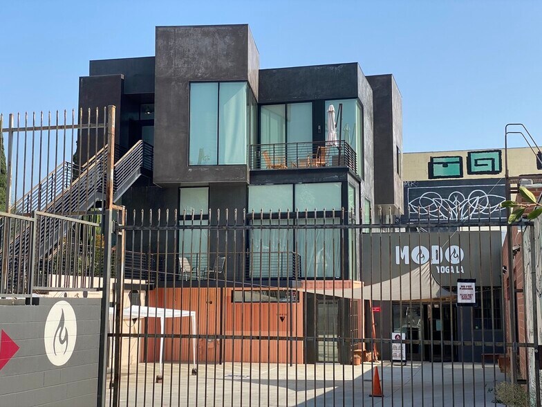More Photos Of 2219 Aaron St, Los Angeles Loft Creative Space For Lease