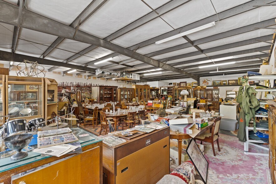 More Photos Of 161 Dawkins St, Aberdeen Showroom For Sale