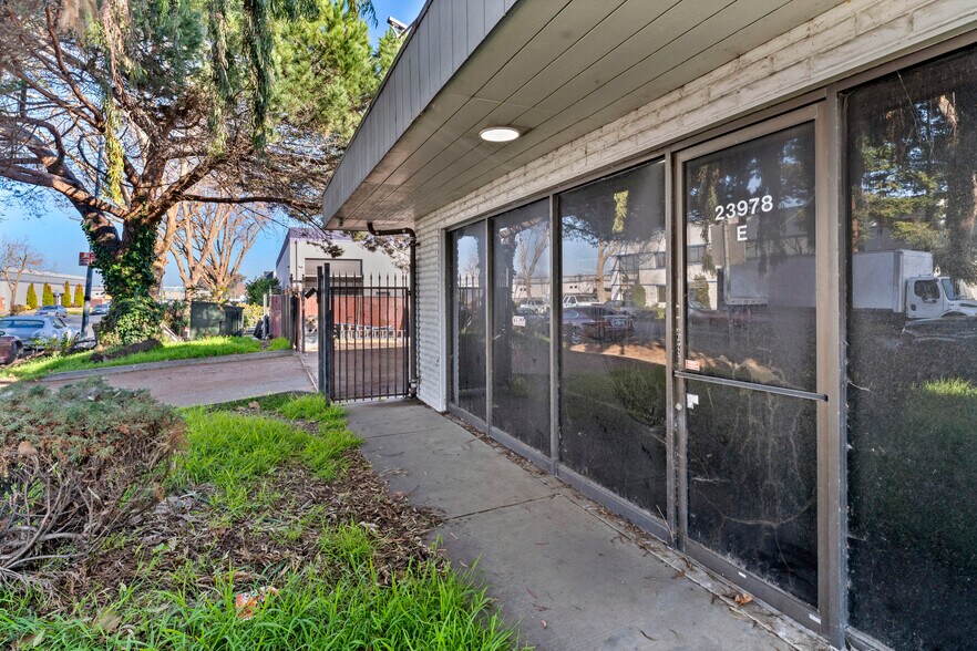 More Photos Of 23978 Connecticut St, Hayward Warehouse For Sale
