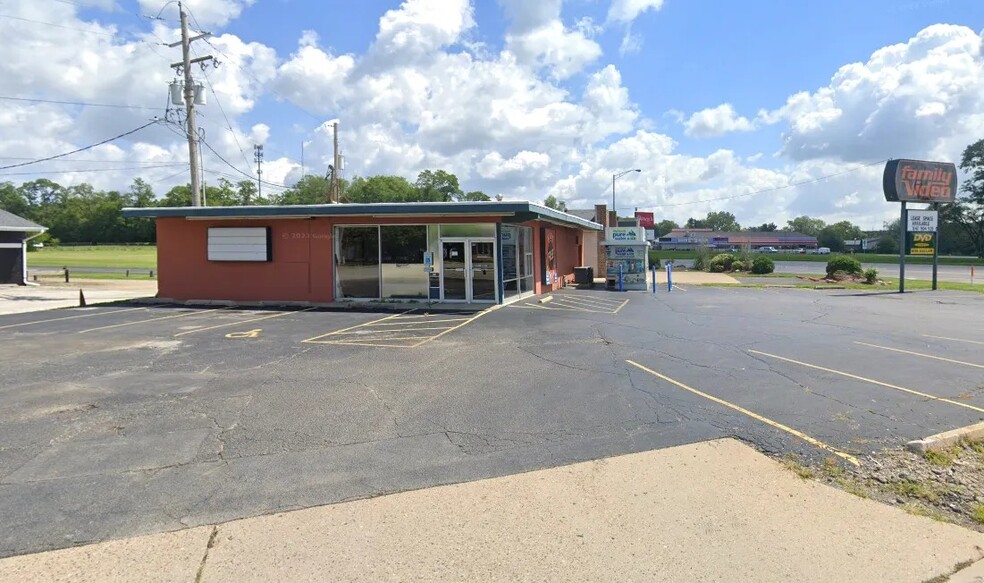 Primary Photo Of 104 N Highland St, Creve Coeur Freestanding For Lease