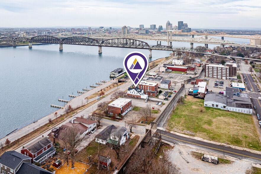 More Photos Of 117 E Riverside Dr, Jeffersonville Restaurant For Lease