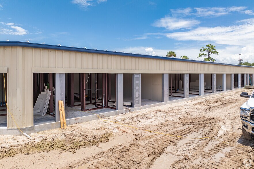 More Photos Of 2419 E 85th St, Palmetto Self Storage For Sale