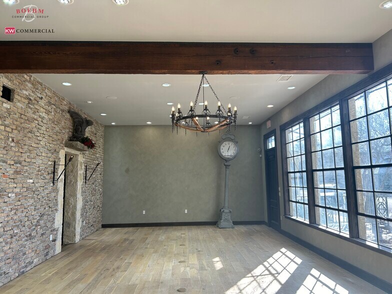 More Photos Of 626 High St, Comfort Storefront For Sale