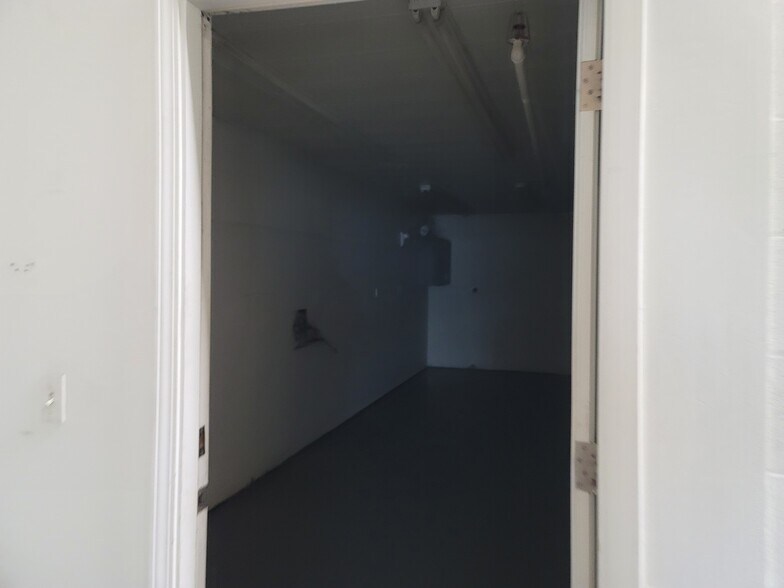 More Photos Of 800 S Rochester Ave, Ontario Warehouse For Lease
