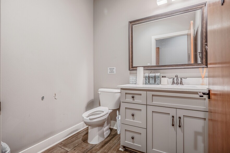 More Photos Of 1009 S Redmond Rd, Jacksonville Medical For Sale