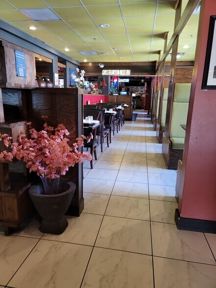 More Photos Of 584 Bloor St W, Toronto Restaurant For Sale