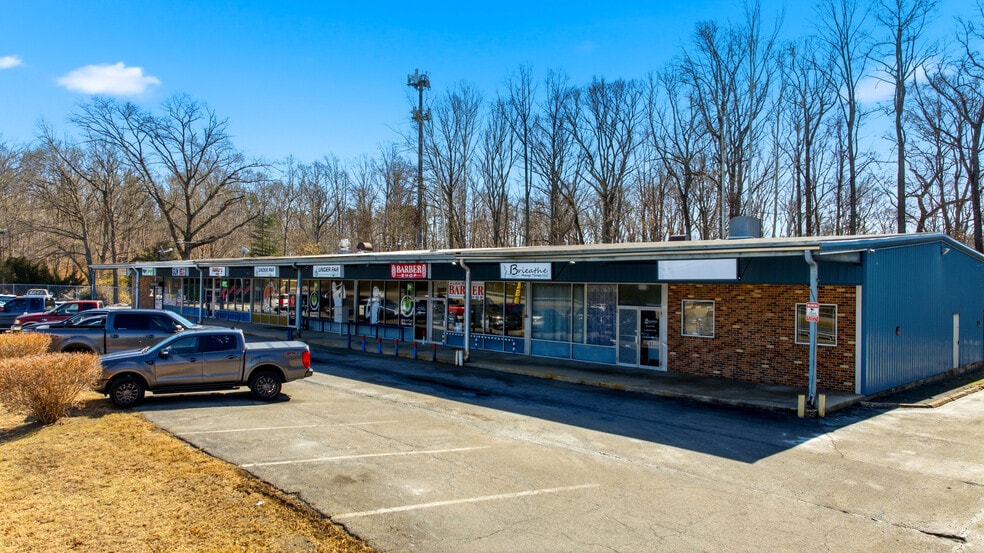 Primary Photo Of 5472-5486 Southern Maryland Blvd, Lothian Storefront For Sale