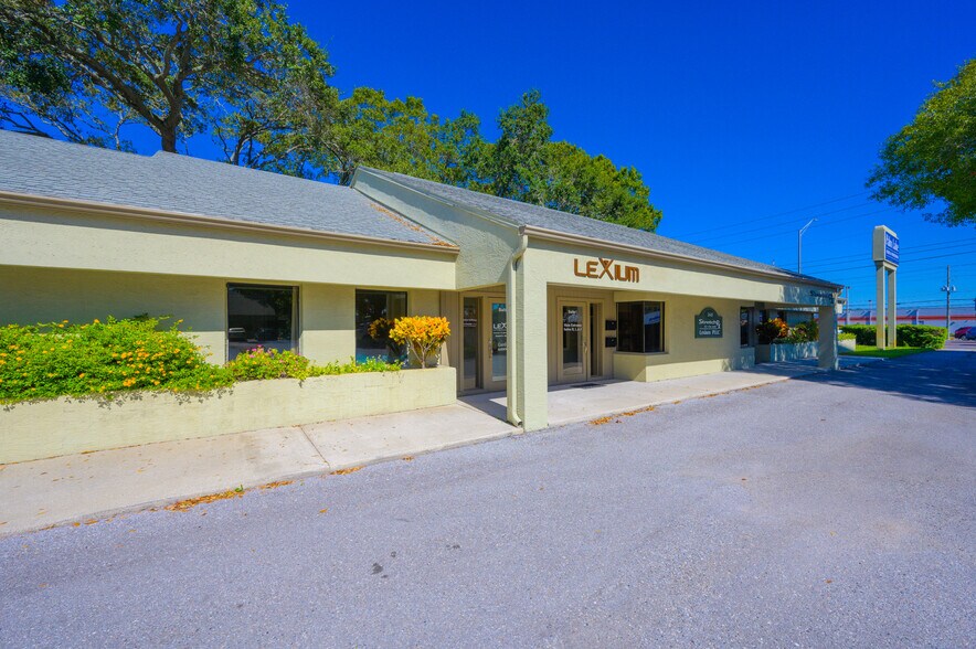 More Photos Of 32502 US Highway 19 N, Palm Harbor Office For Lease