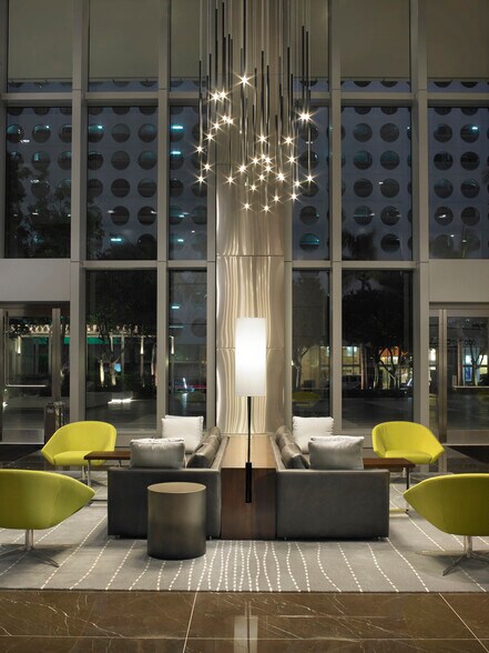 More Photos Of 600 Brickell Ave, Miami Office For Sale