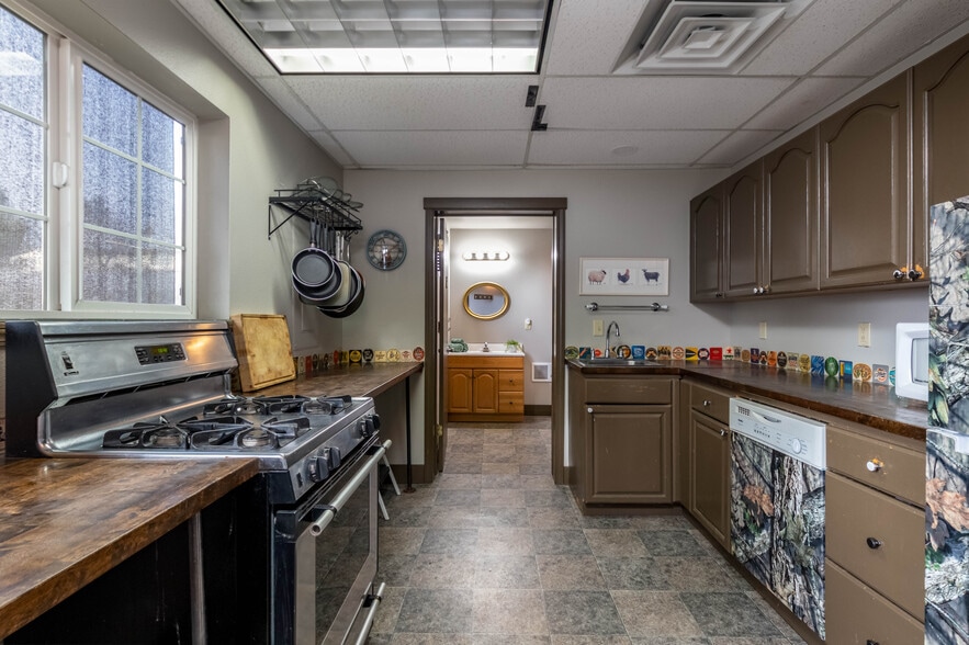 More Photos Of 609 S Middlefork Rd, Garden Valley Office For Sale