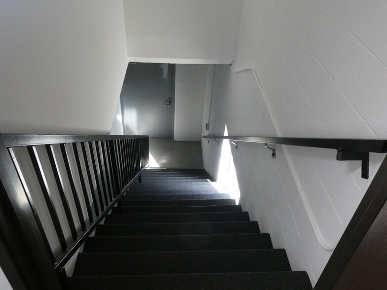 More Photos Of 3500 N San Fernando Blvd, Burbank Flex For Lease