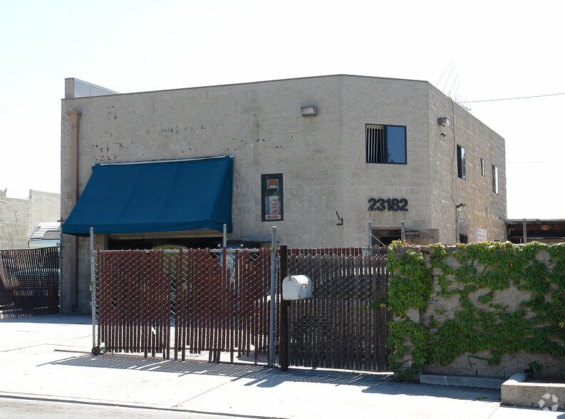 More Photos Of 23182 Orange Ave, Lake Forest Warehouse For Lease