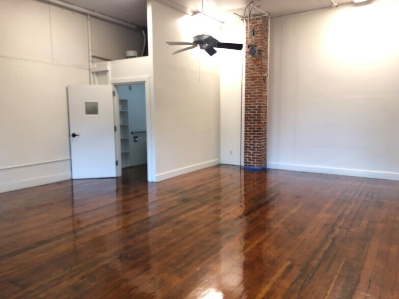 More Photos Of 1733-1737 SE Morrison St, Portland Apartments For Lease