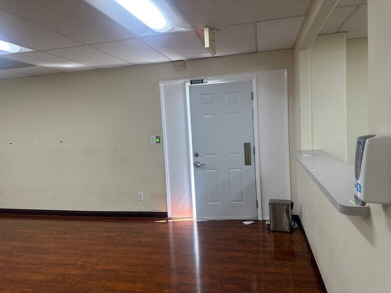 More Photos Of 10913 Venice Blvd, Los Angeles Medical For Lease