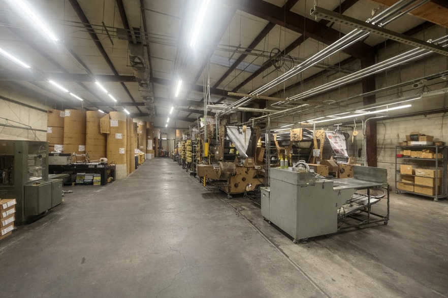 More Photos Of 210 Woodland Estates Ave, Ruskin Manufacturing For Sale