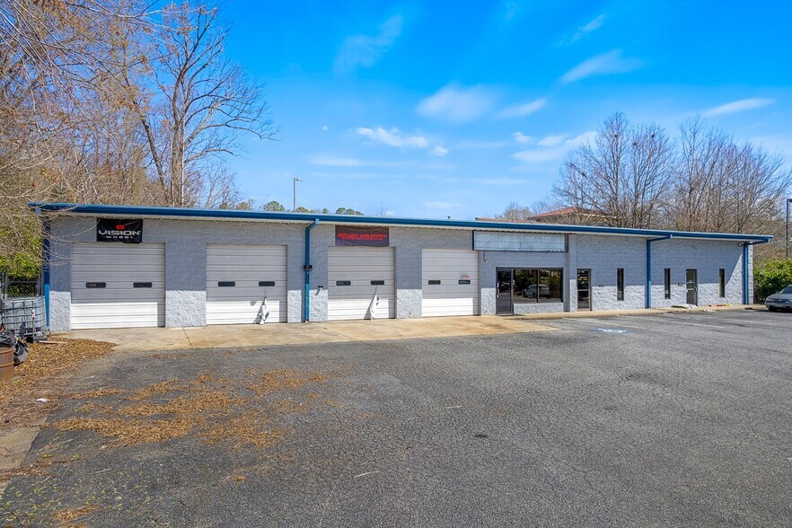 More Photos Of 100 Hillcrest Dr, Laurens General Retail For Lease