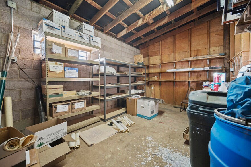 More Photos Of 5280 Edison Ave, Colorado Springs Veterinarian Kennel For Sale