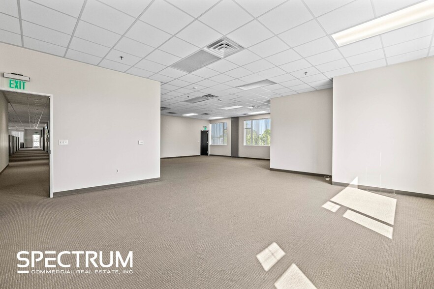 More Photos Of 25106 Avenue Tibbitts, Valencia Loft Creative Space For Sale