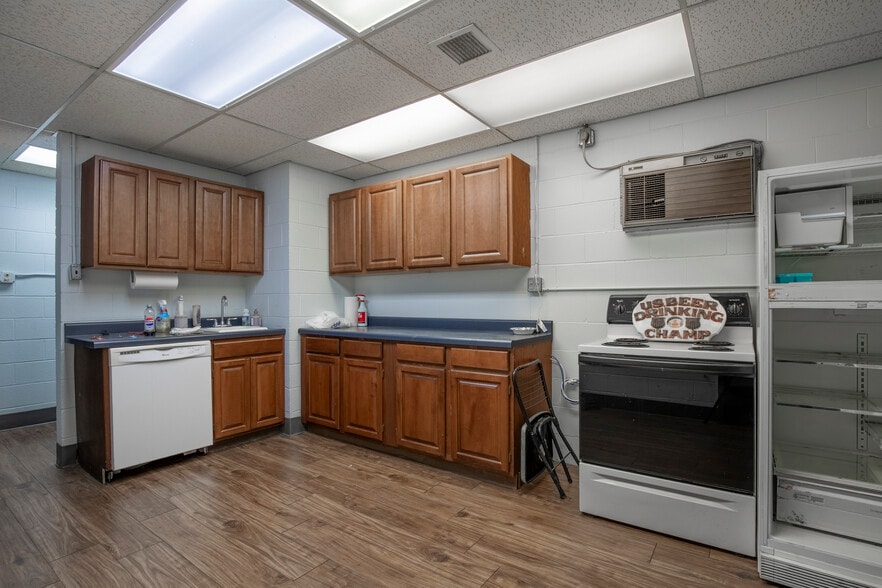 More Photos Of 5723-5733 Manchester Ave, Saint Louis Industrial For Lease