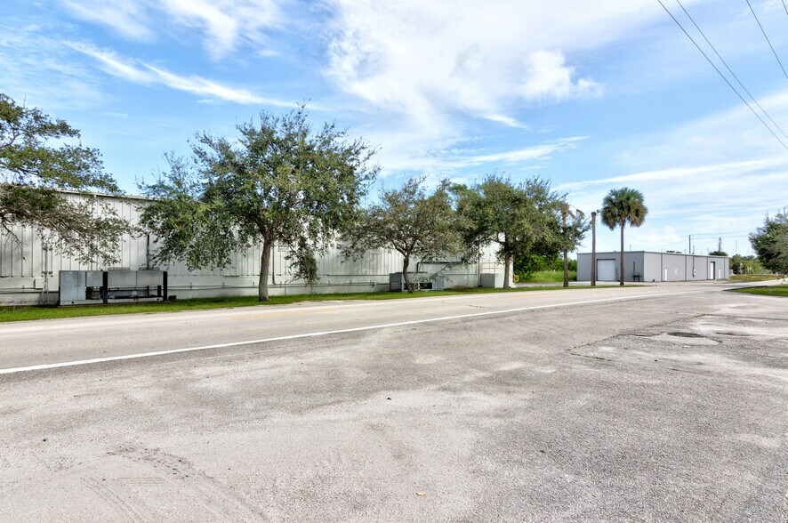 More Photos Of 2130 N Old Dixie Hwy, Fort Pierce Warehouse For Sale